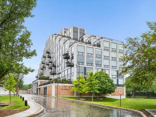 61 W 15th St APT 806, Chicago, IL 60605