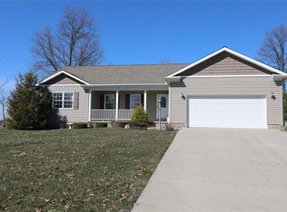 301 Oxford Dr, New Castle, PA 16105