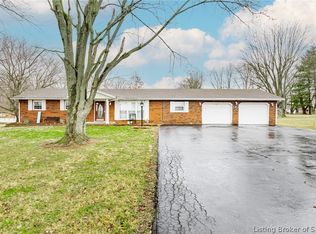 425 S Cardinal Ln, Scottsburg, IN 47170