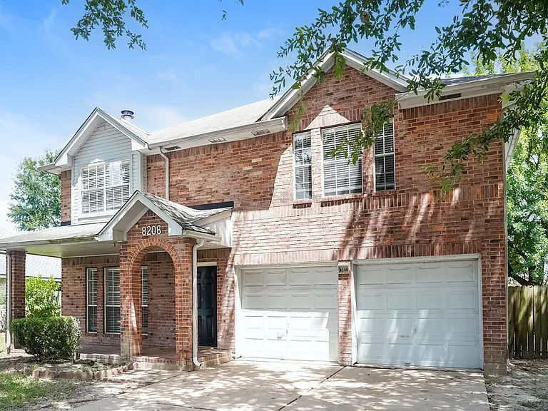 8206 Holmwood Dr — Photo 4