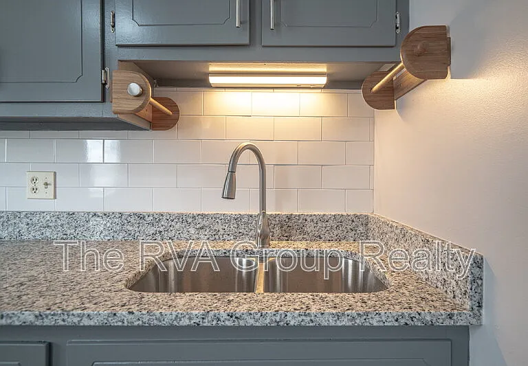 3805 Woodlawn St #12 — Photo 14
