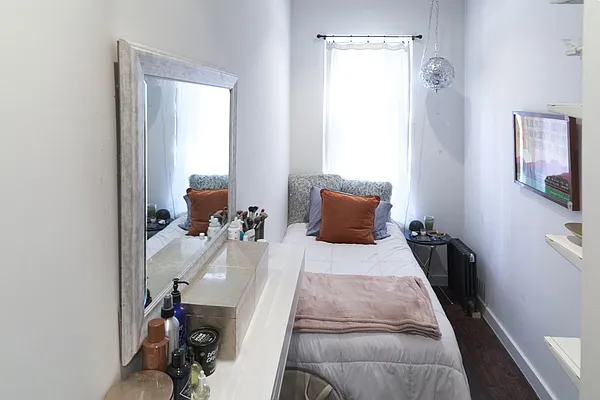 Rented by Kahen Properties | media 28