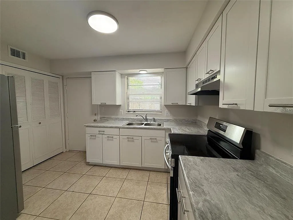 2 bed, 1.5 bath, 650 sqft, $1,299 — Photo 4