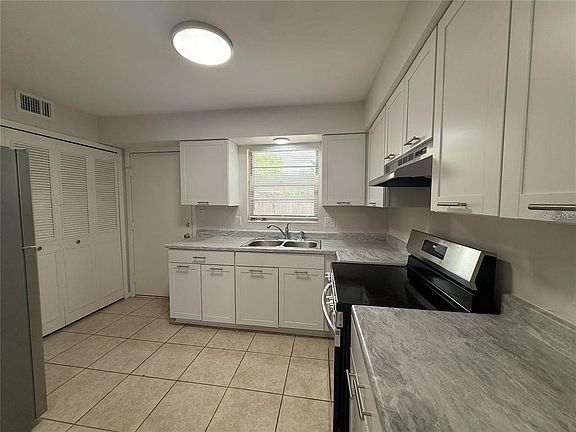 4th image of 6030 SW 12th Pl APT 2