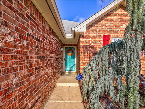 3rd image of 6025 Fox Run Way