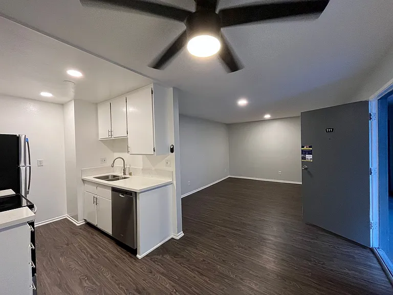 951 S. Oxford Ave. — Photo 101