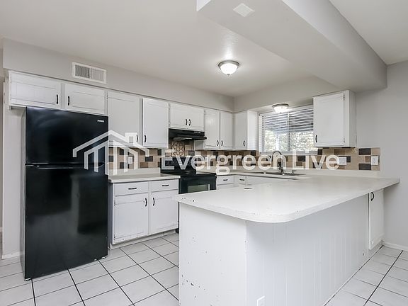 5th image of 2110 W Detroit St