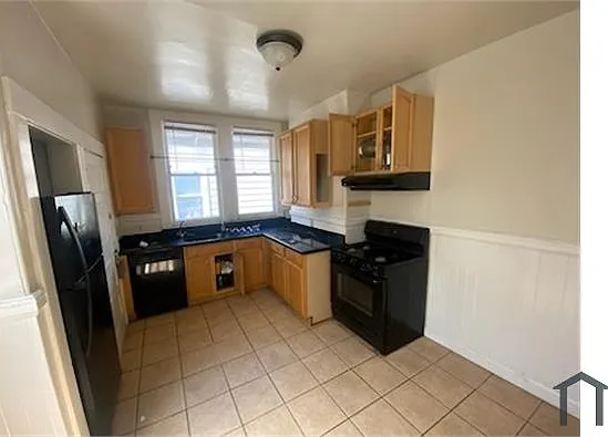 242A 11th Ave — Photo 4