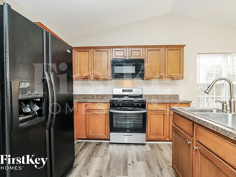 136 Rockbridge Ct — Photo 11