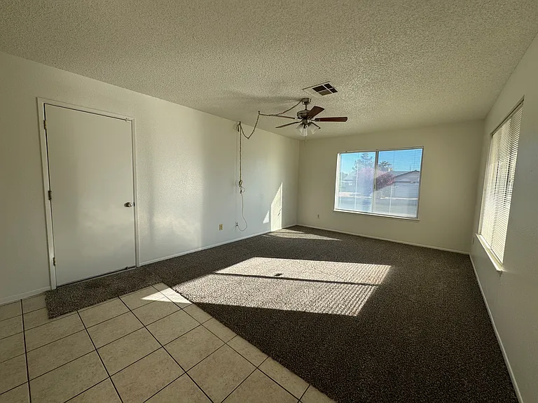 13718 Nassau Dr — Photo 2
