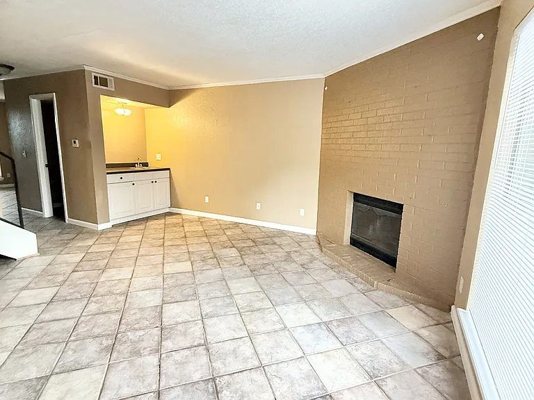 1334 Eastgate Dr #1 — Photo 5