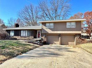 810 Country Club Dr, Butler, MO 64730