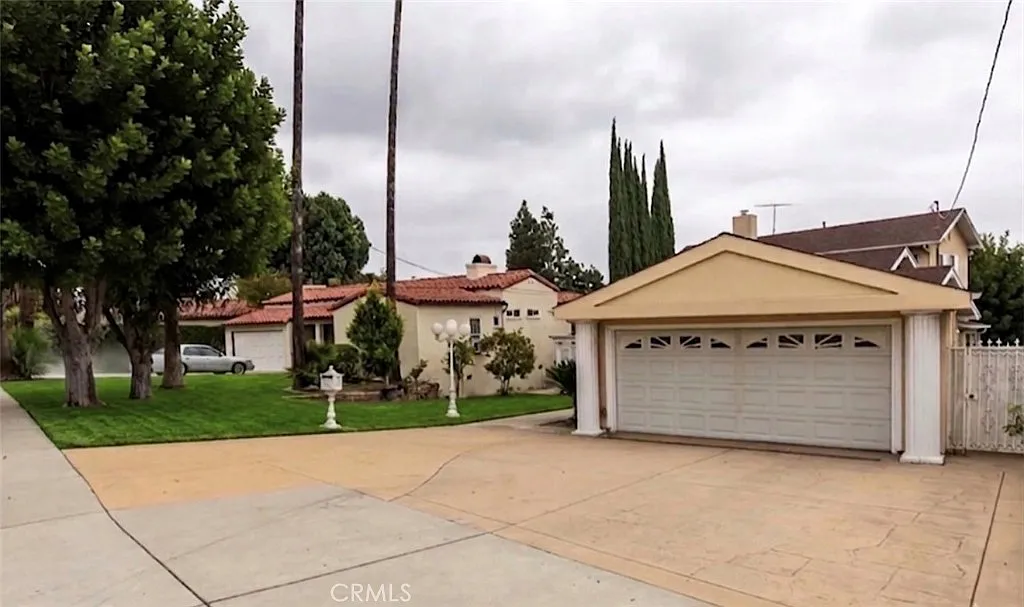 5 bed, 3869 sqft, $8,000 — Photo 2
