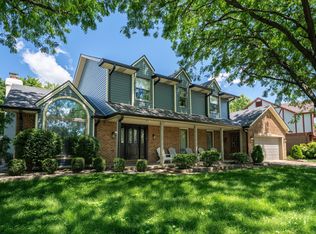 906 Hummingbird Ln, Columbus, IN 47203