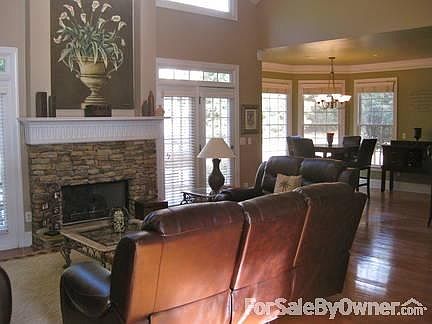 2nd image of 3405 Highcroft Cir