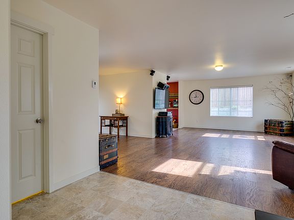 3rd image of 2752 SW Egret St