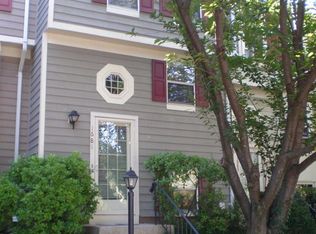 1681 Fieldthorn Dr, Reston, VA 20194