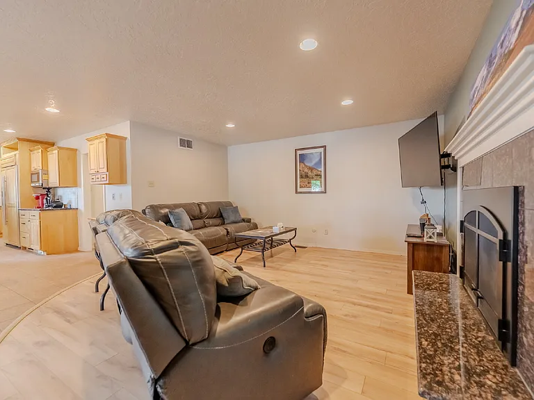 2115 Tesoro Pl #4 — Photo 8