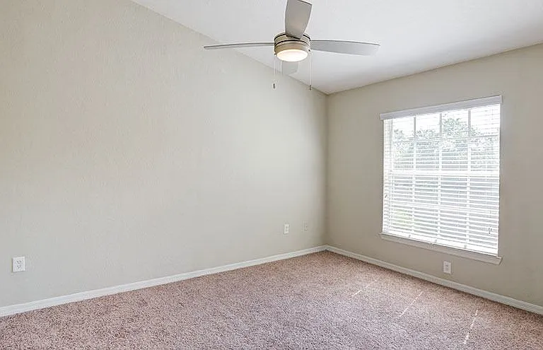 Windermere at Lakes Edge Apartments — Photo 14