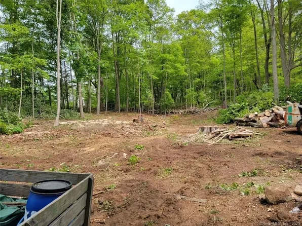 21 Norwich Road, Waterford, CT 06375