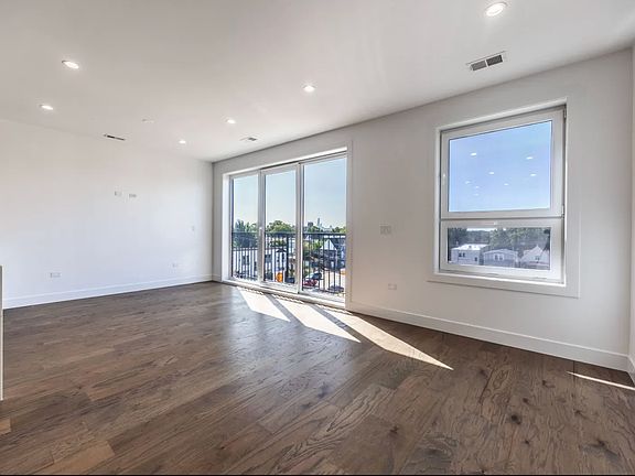 5th image of 3012 W Belmont Ave #4