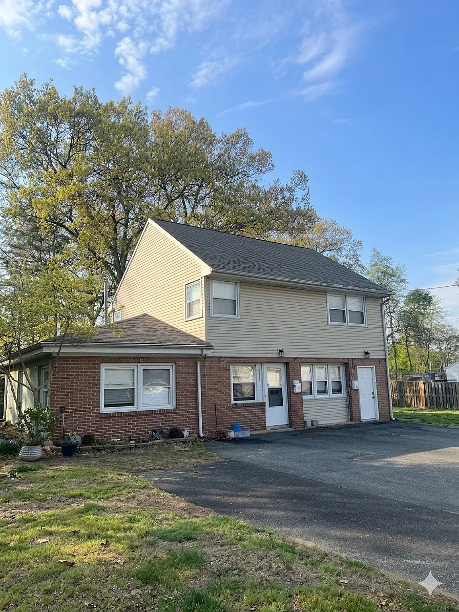 Building Photo - 102 Spruce St #B