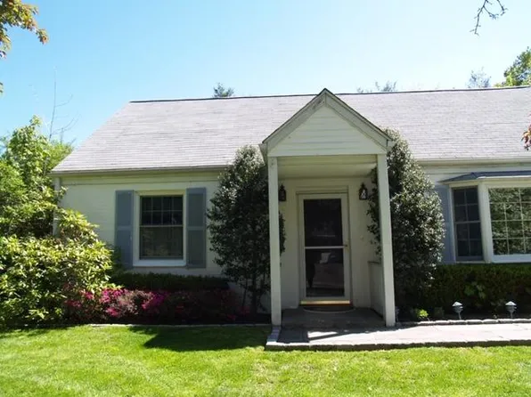 17 Arnold St, Old Greenwich, CT 06870