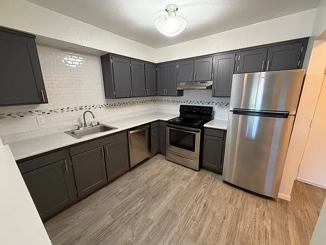 Academy Heights Apartments — Photo 16