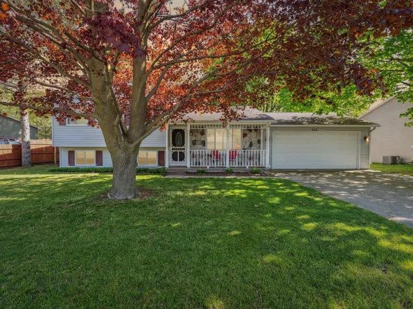 325 Oakwood Ln, Perry, MI 48872