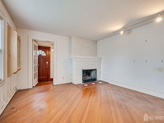 4th image of 462 Union Ave