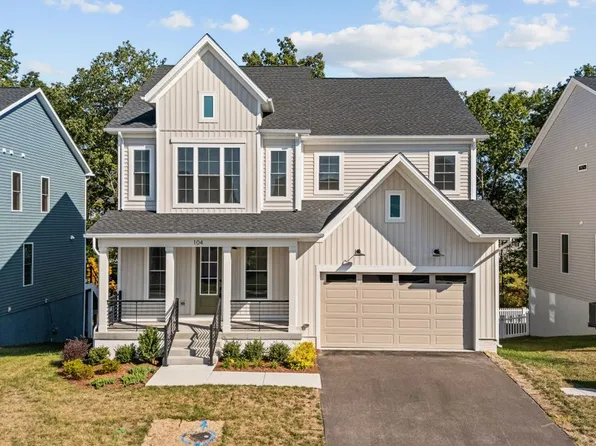 104 Alabaster Dr, Stephenson, VA 22656