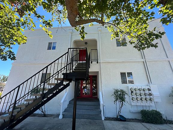 4th image of 104 N Calaveras St