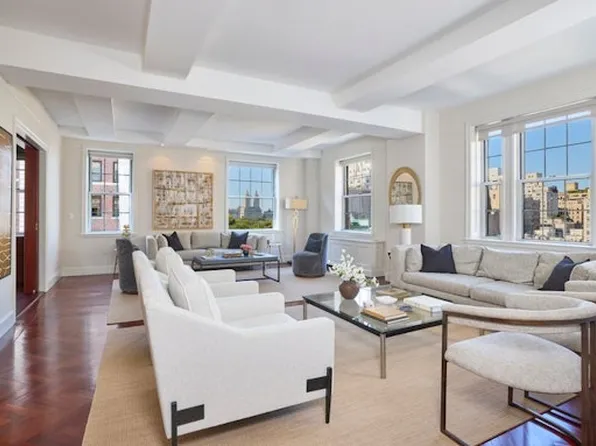 28 East 70th Street image 1 of 19