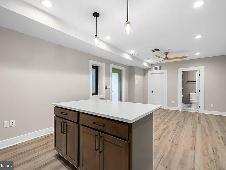 400 S Conkling St #6 — Photo 12