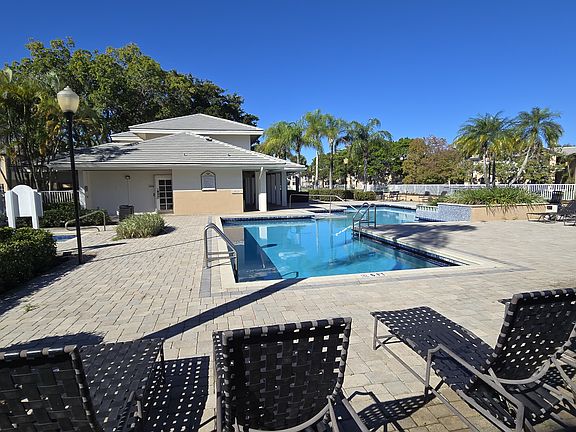 5th image of 9733 Westview Dr