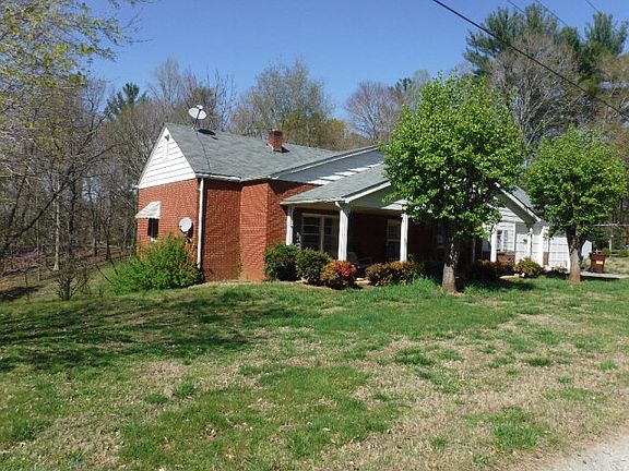 3rd image of 130 Adams Ln
