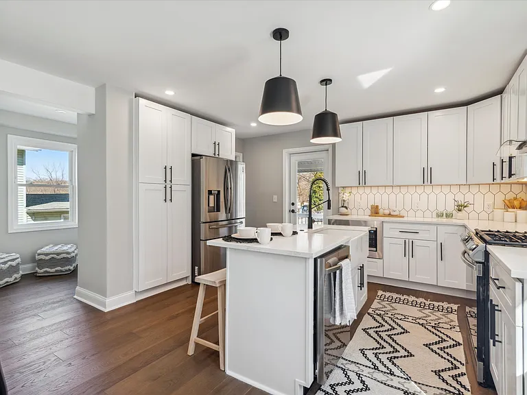 933 Henry Ave — Photo 15