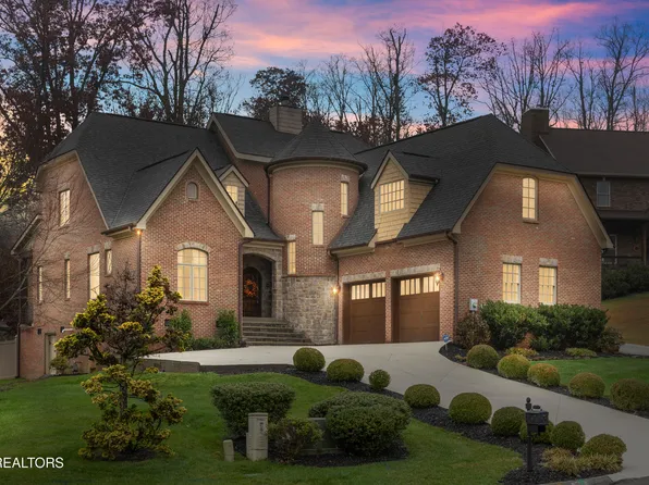 1818 Calgary Falls Ln, Knoxville, TN 37931