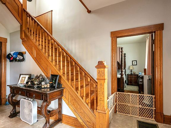 3rd image of 134 W Walnut St