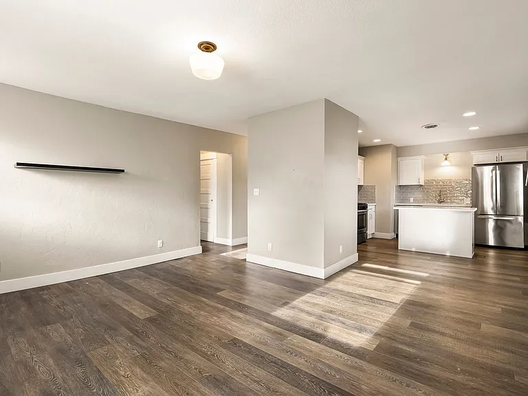 5532 N Haight Ave — Photo 5