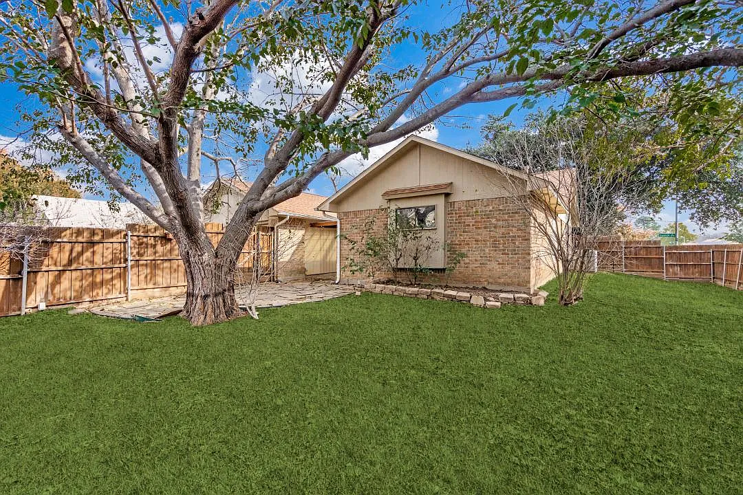 4 bed, 2.0 bath, 1846 sqft, $1,131 — Photo 4