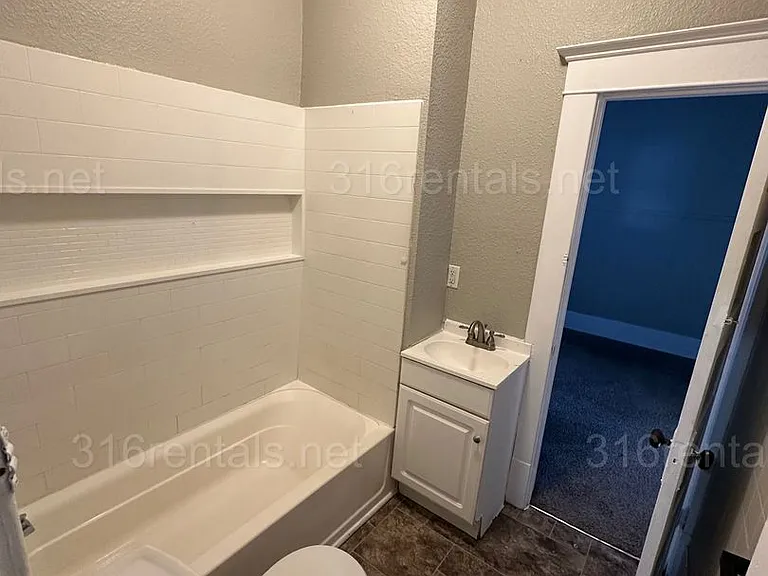 1405 S Main St — Photo 12