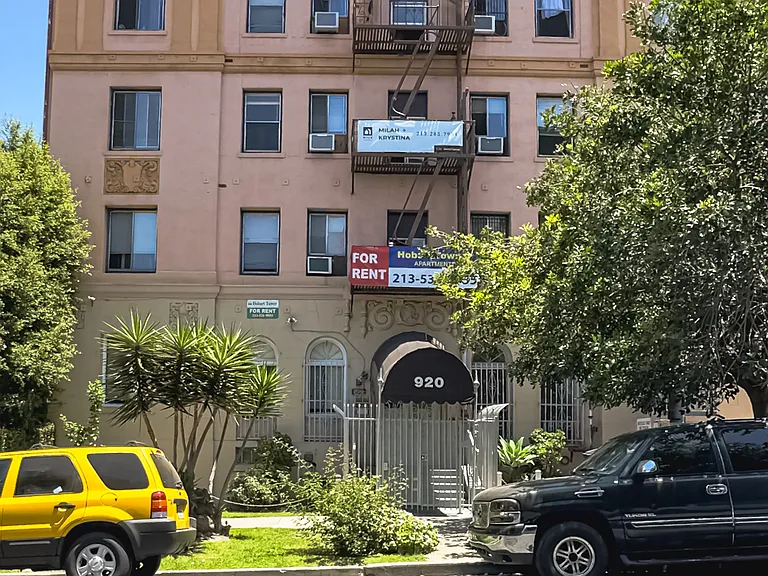 920 S Hobart Blvd — Photo 1