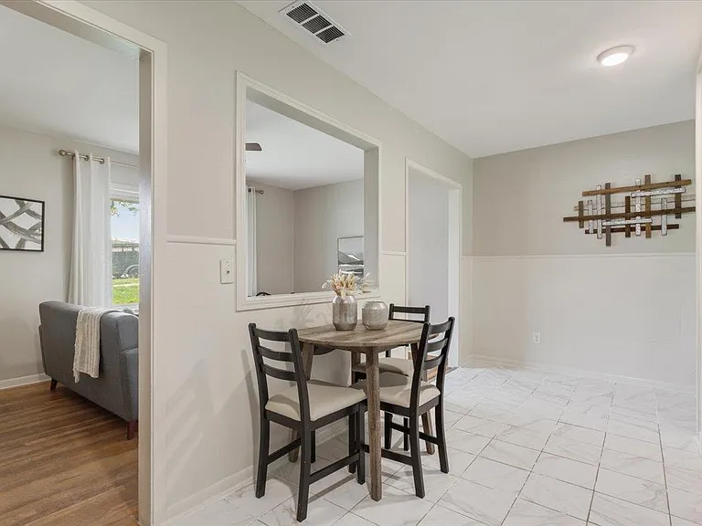 804 Ash St — Photo 1
