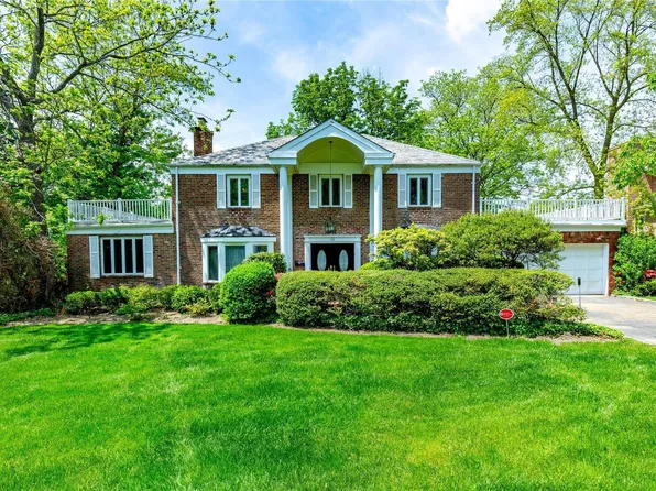 46 Hawthorne Lane, Great Neck, NY 11023