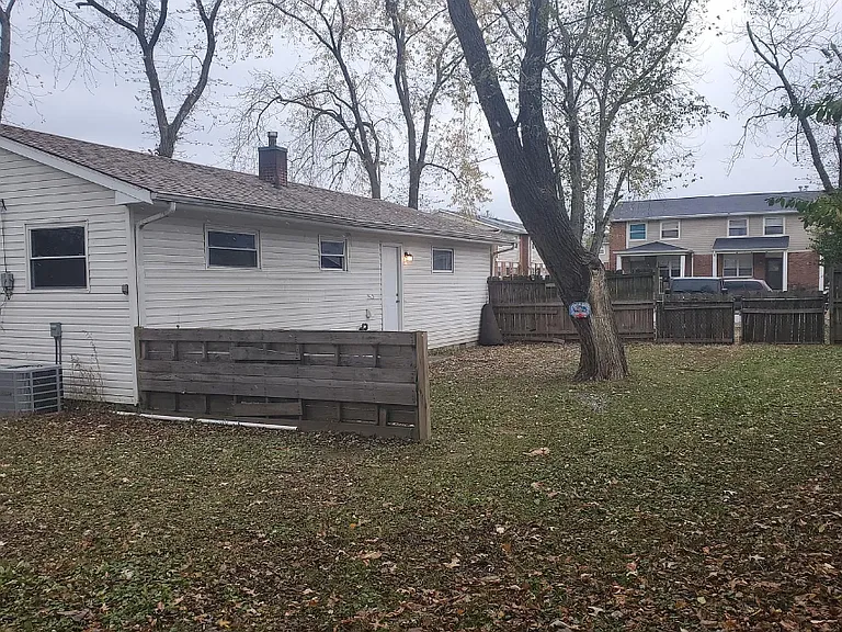 3330 Laurel St — Photo 4