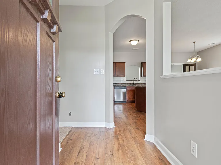607 Drummond Grove Ln — Photo 2