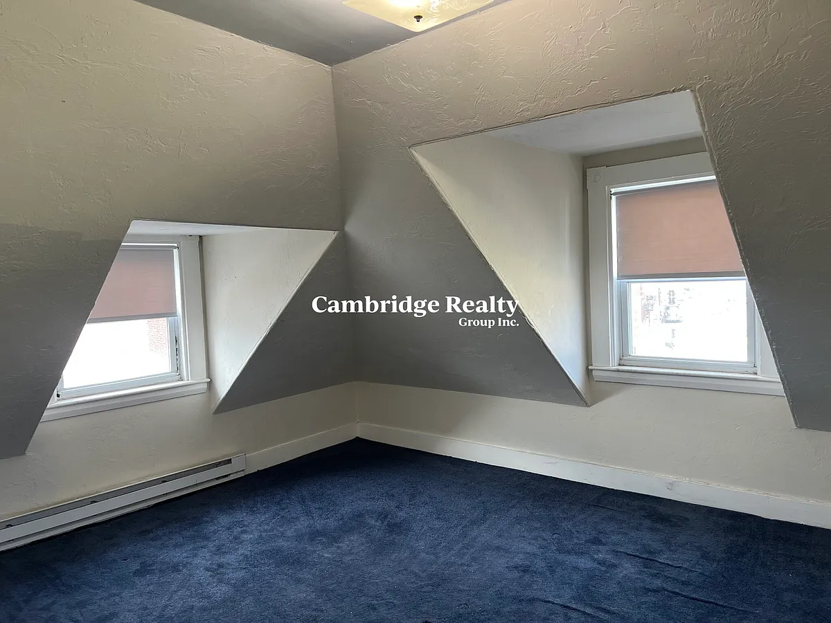 Building Photo - 122 Inman St #3T