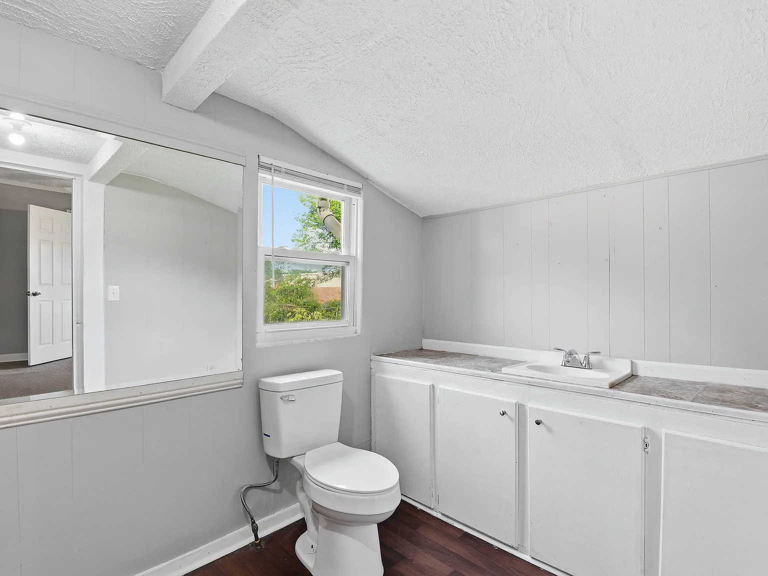 2 bed, 915 sqft, $999 — Photo 1