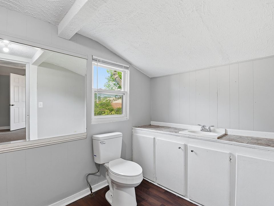 1st image of 236 Ledbetter St
